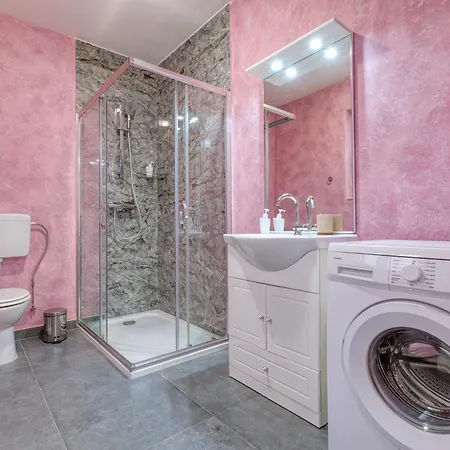 New! Maisonette In By Sf Homes Apartment